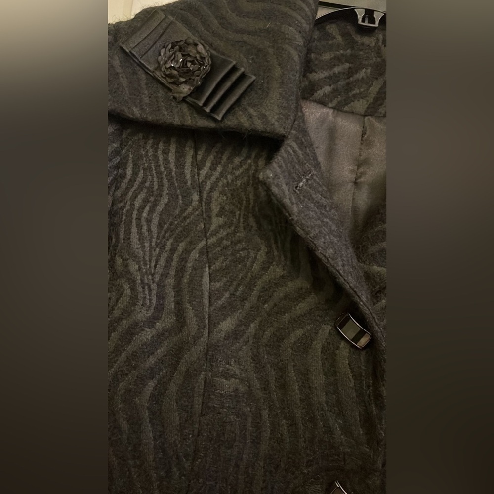 Black Textured Trench Coat with Tailored Fit - Picture 2 of 8